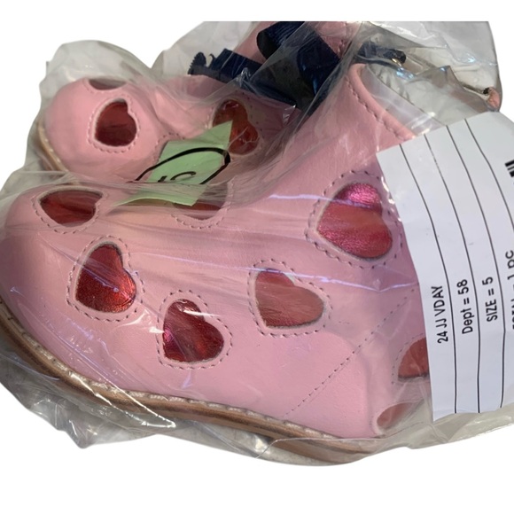 Janie and Jack Metallic Heart Booties, Size 5 - Picture 4 of 6